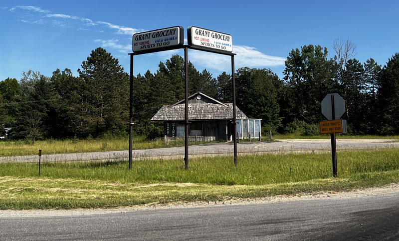 Grant Grocery (Janssens Party Store) - June 2022 (newer photo)